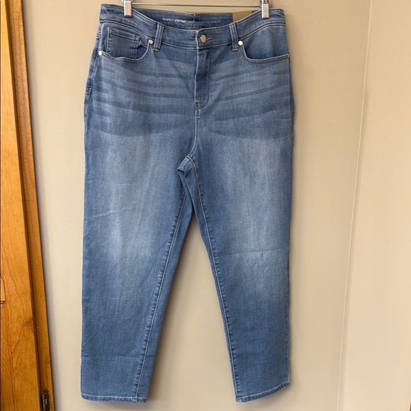 Chico's Denim - NWT | Chico’s Perfect Stretch Girlfriend Ankle Jeans |sz 2(US12)|Hampton Lt Wash